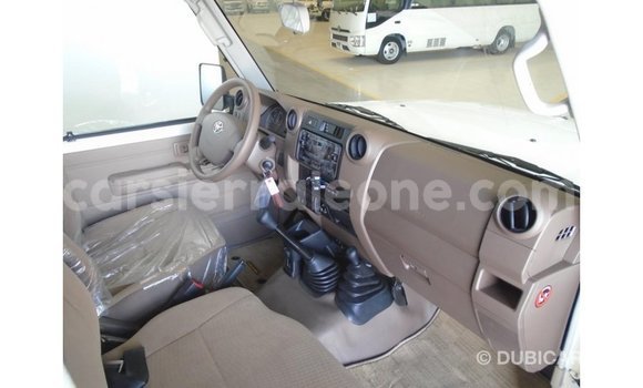 Acheter Import Voiture Toyota Land Cruiser Blanc à Import - Dubai, Kailahun Acheter Import Voiture Toyota Land Cruiser Blanc à Import - Dubai, Kailahun