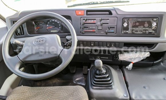 Buy Import Toyota Coaster White Car in Import - Dubai in Kailahun Buy Import Toyota Coaster White Car in Import - Dubai in Kailahun