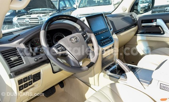 Buy Import Toyota Land Cruiser White Car in Import - Dubai in Kailahun Buy Import Toyota Land Cruiser White Car in Import - Dubai in Kailahun