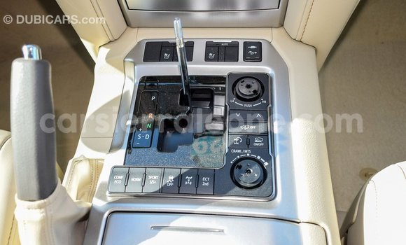Buy Import Toyota Land Cruiser White Car in Import - Dubai in Kailahun Buy Import Toyota Land Cruiser White Car in Import - Dubai in Kailahun
