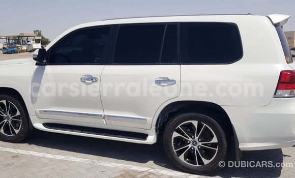 Acheter Import Voiture Toyota Land Cruiser Blanc à Import - Dubai, Kailahun Acheter Import Voiture Toyota Land Cruiser Blanc à Import - Dubai, Kailahun