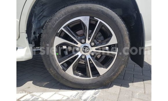 Acheter Import Voiture Toyota Land Cruiser Blanc à Import - Dubai, Kailahun Acheter Import Voiture Toyota Land Cruiser Blanc à Import - Dubai, Kailahun