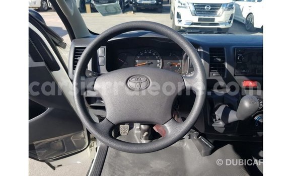 Buy Import Toyota Hiace White Car in Import - Dubai in Kailahun Buy Import Toyota Hiace White Car in Import - Dubai in Kailahun