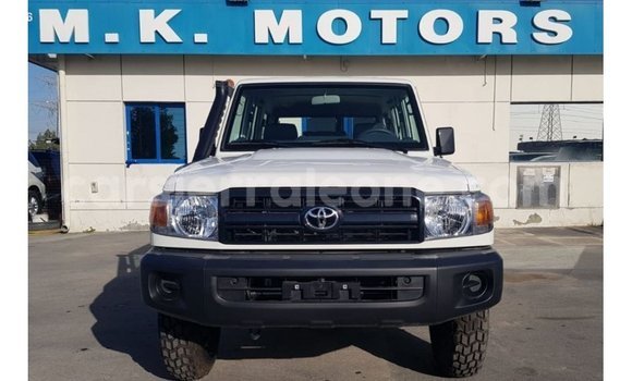 Buy Import Toyota Land Cruiser White Car in Import - Dubai in Kailahun Buy Import Toyota Land Cruiser White Car in Import - Dubai in Kailahun
