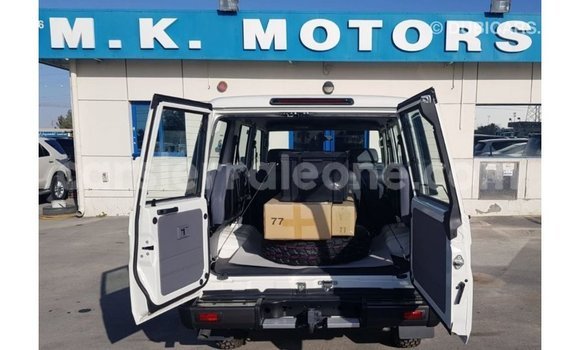 Buy Import Toyota Land Cruiser White Car in Import - Dubai in Kailahun Buy Import Toyota Land Cruiser White Car in Import - Dubai in Kailahun