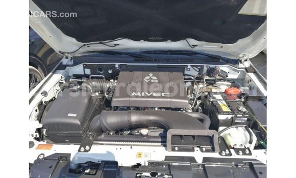 Buy Import Mitsubishi Pajero White Car in Import - Dubai in Kailahun Buy Import Mitsubishi Pajero White Car in Import - Dubai in Kailahun