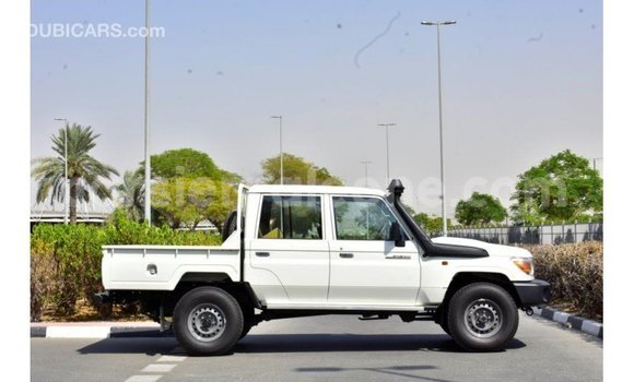 Buy Import Toyota Land Cruiser White Car in Import - Dubai in Kailahun Buy Import Toyota Land Cruiser White Car in Import - Dubai in Kailahun