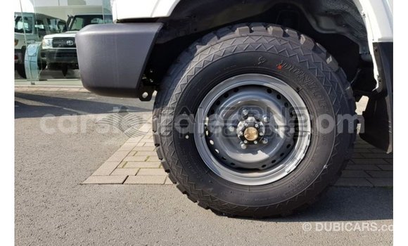 Buy Import Toyota Land Cruiser White Car in Import - Dubai in Kailahun Buy Import Toyota Land Cruiser White Car in Import - Dubai in Kailahun