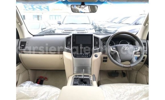 Buy Import Toyota Land Cruiser White Car in Import - Dubai in Kailahun Buy Import Toyota Land Cruiser White Car in Import - Dubai in Kailahun