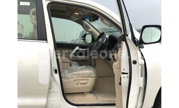 Buy Import Toyota Land Cruiser White Car in Import - Dubai in Kailahun Buy Import Toyota Land Cruiser White Car in Import - Dubai in Kailahun