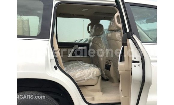 Buy Import Toyota Land Cruiser White Car in Import - Dubai in Kailahun Buy Import Toyota Land Cruiser White Car in Import - Dubai in Kailahun
