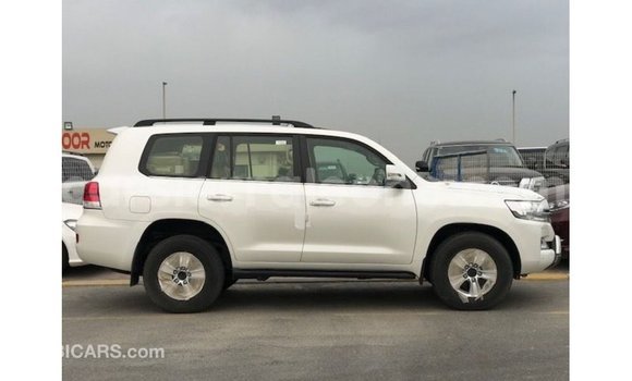 Buy Import Toyota Land Cruiser White Car in Import - Dubai in Kailahun Buy Import Toyota Land Cruiser White Car in Import - Dubai in Kailahun