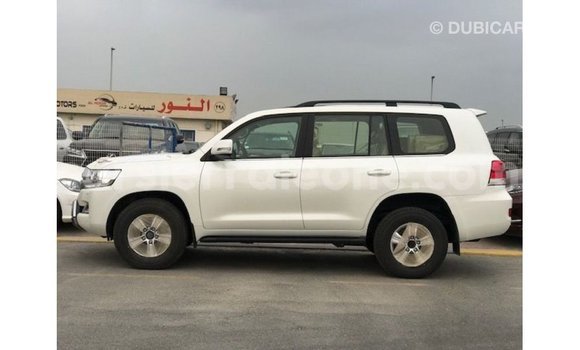 Buy Import Toyota Land Cruiser White Car in Import - Dubai in Kailahun Buy Import Toyota Land Cruiser White Car in Import - Dubai in Kailahun