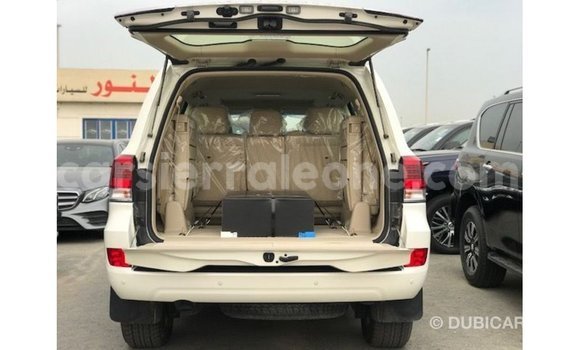 Buy Import Toyota Land Cruiser White Car in Import - Dubai in Kailahun Buy Import Toyota Land Cruiser White Car in Import - Dubai in Kailahun