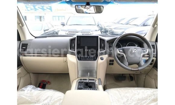 Buy Import Toyota Land Cruiser White Car in Import - Dubai in Kailahun Buy Import Toyota Land Cruiser White Car in Import - Dubai in Kailahun