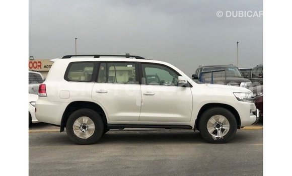 Buy Import Toyota Land Cruiser White Car in Import - Dubai in Kailahun Buy Import Toyota Land Cruiser White Car in Import - Dubai in Kailahun