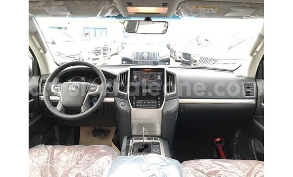Buy Import Toyota Land Cruiser White Car in Import - Dubai in Kailahun Buy Import Toyota Land Cruiser White Car in Import - Dubai in Kailahun