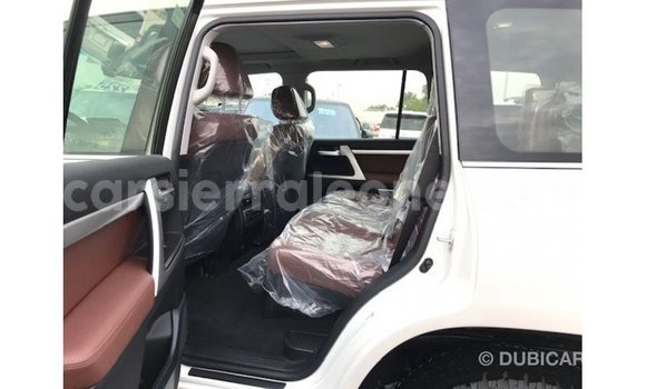 Buy Import Toyota Land Cruiser White Car in Import - Dubai in Kailahun Buy Import Toyota Land Cruiser White Car in Import - Dubai in Kailahun
