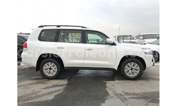 Buy Import Toyota Land Cruiser White Car in Import - Dubai in Kailahun Buy Import Toyota Land Cruiser White Car in Import - Dubai in Kailahun