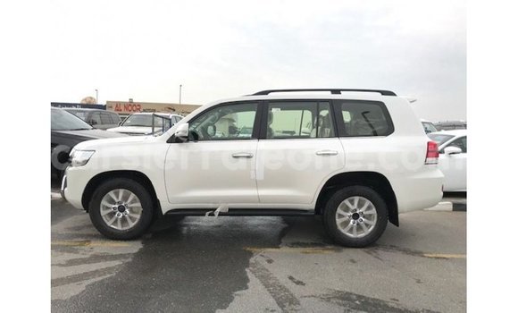 Buy Import Toyota Land Cruiser White Car in Import - Dubai in Kailahun Buy Import Toyota Land Cruiser White Car in Import - Dubai in Kailahun