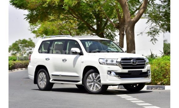 Buy Import Toyota Land Cruiser White Car in Import - Dubai in Kailahun Buy Import Toyota Land Cruiser White Car in Import - Dubai in Kailahun