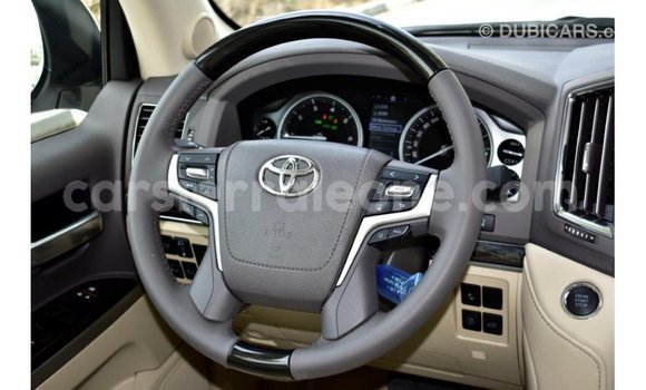Buy Import Toyota Land Cruiser White Car in Import - Dubai in Kailahun Buy Import Toyota Land Cruiser White Car in Import - Dubai in Kailahun