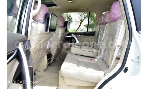 Buy Import Toyota Land Cruiser White Car in Import - Dubai in Kailahun Buy Import Toyota Land Cruiser White Car in Import - Dubai in Kailahun