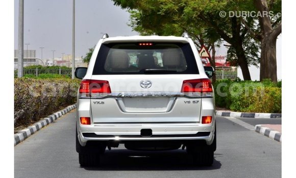 Buy Import Toyota Land Cruiser White Car in Import - Dubai in Kailahun Buy Import Toyota Land Cruiser White Car in Import - Dubai in Kailahun