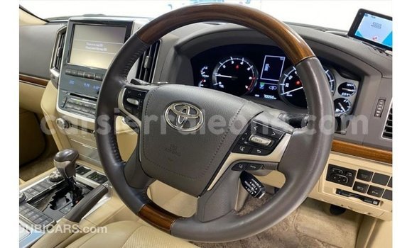 Buy Import Toyota Land Cruiser White Car in Import - Dubai in Kailahun Buy Import Toyota Land Cruiser White Car in Import - Dubai in Kailahun