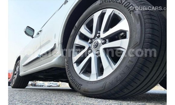 Buy Import Toyota Land Cruiser White Car in Import - Dubai in Kailahun Buy Import Toyota Land Cruiser White Car in Import - Dubai in Kailahun
