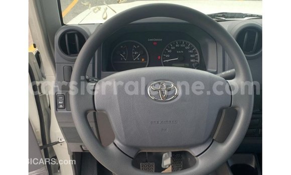 Buy Import Toyota Land Cruiser White Car in Import - Dubai in Kailahun Buy Import Toyota Land Cruiser White Car in Import - Dubai in Kailahun