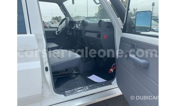 Buy Import Toyota Land Cruiser White Car in Import - Dubai in Kailahun Buy Import Toyota Land Cruiser White Car in Import - Dubai in Kailahun
