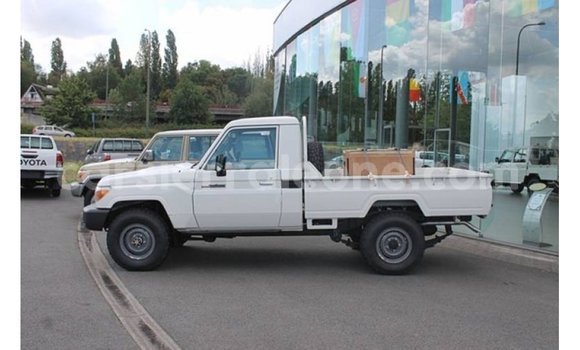 Buy Import Toyota Land Cruiser White Car in Import - Dubai in Kailahun Buy Import Toyota Land Cruiser White Car in Import - Dubai in Kailahun