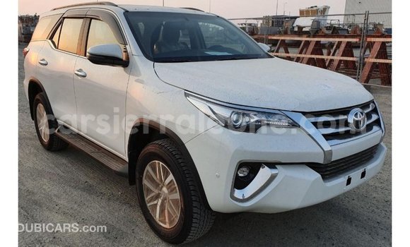 Buy Import Toyota Fortuner White Car in Import - Dubai in Kailahun Buy Import Toyota Fortuner White Car in Import - Dubai in Kailahun