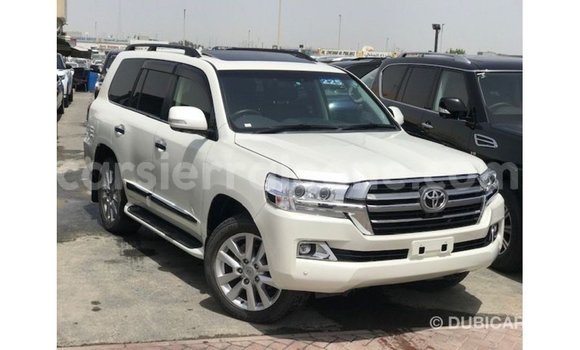 Buy Import Toyota Land Cruiser White Car in Import - Dubai in Kailahun Buy Import Toyota Land Cruiser White Car in Import - Dubai in Kailahun