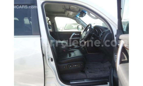 Buy Import Toyota Land Cruiser White Car in Import - Dubai in Kailahun Buy Import Toyota Land Cruiser White Car in Import - Dubai in Kailahun