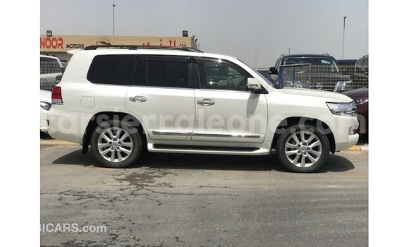 Buy Import Toyota Land Cruiser White Car in Import - Dubai in Kailahun Buy Import Toyota Land Cruiser White Car in Import - Dubai in Kailahun