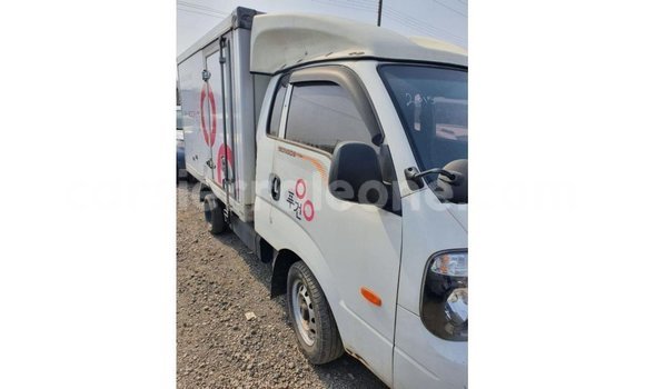 Buy Import Kia Carens White Car in Import - Dubai in Kailahun Buy Import Kia Carens White Car in Import - Dubai in Kailahun