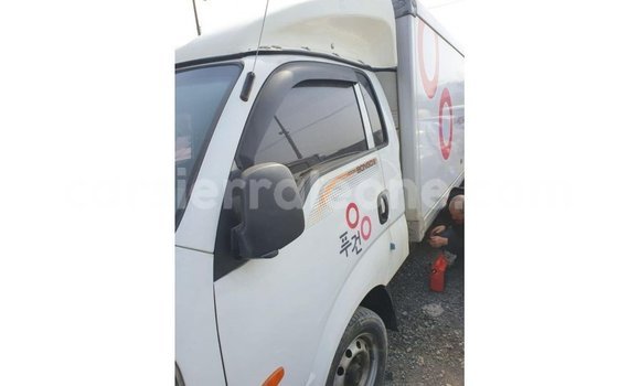 Buy Import Kia Carens White Car in Import - Dubai in Kailahun Buy Import Kia Carens White Car in Import - Dubai in Kailahun