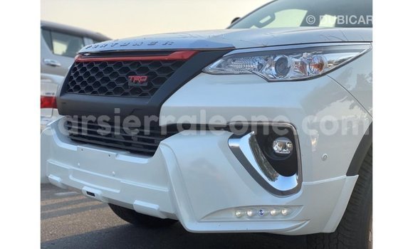 Acheter Import Voiture Toyota Fortuner Blanc à Import - Dubai, Kailahun Acheter Import Voiture Toyota Fortuner Blanc à Import - Dubai, Kailahun