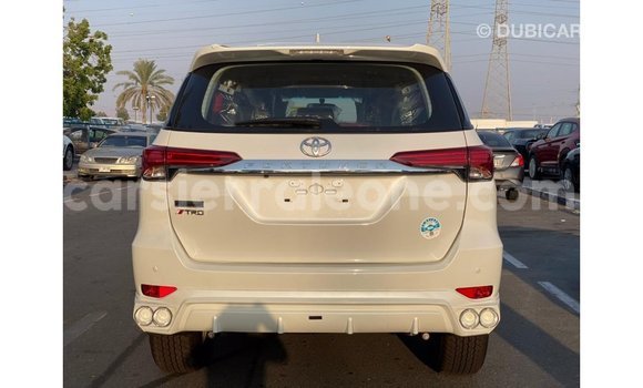 Acheter Import Voiture Toyota Fortuner Blanc à Import - Dubai, Kailahun Acheter Import Voiture Toyota Fortuner Blanc à Import - Dubai, Kailahun