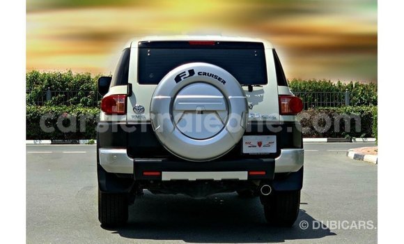 Buy Import Toyota FJ Cruiser White Car in Import - Dubai in Kailahun Buy Import Toyota FJ Cruiser White Car in Import - Dubai in Kailahun