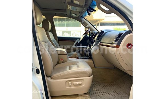 Buy Import Toyota Land Cruiser White Car in Import - Dubai in Kailahun Buy Import Toyota Land Cruiser White Car in Import - Dubai in Kailahun