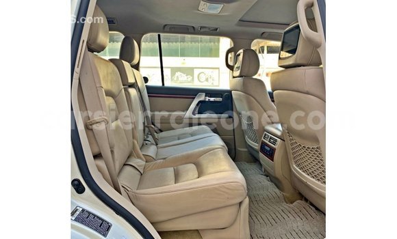 Buy Import Toyota Land Cruiser White Car in Import - Dubai in Kailahun Buy Import Toyota Land Cruiser White Car in Import - Dubai in Kailahun