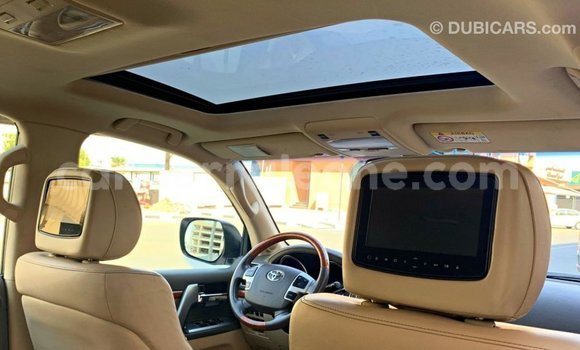 Buy Import Toyota Land Cruiser White Car in Import - Dubai in Kailahun Buy Import Toyota Land Cruiser White Car in Import - Dubai in Kailahun