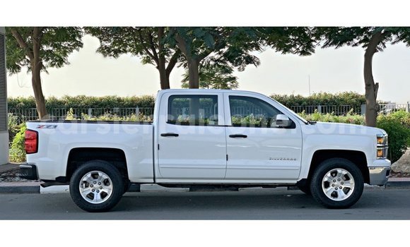 Buy Import Chevrolet Silverado White Car in Import - Dubai in Kailahun Buy Import Chevrolet Silverado White Car in Import - Dubai in Kailahun