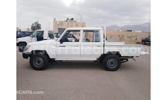 Buy Import Toyota Land Cruiser White Car in Import - Dubai in Kailahun Buy Import Toyota Land Cruiser White Car in Import - Dubai in Kailahun