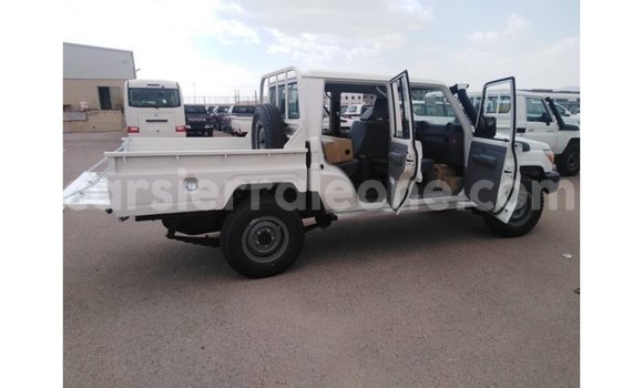 Buy Import Toyota Land Cruiser White Car in Import - Dubai in Kailahun Buy Import Toyota Land Cruiser White Car in Import - Dubai in Kailahun