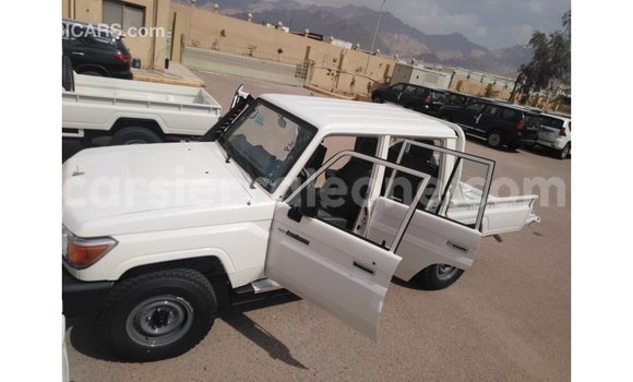 Buy Import Toyota Land Cruiser White Car in Import - Dubai in Kailahun Buy Import Toyota Land Cruiser White Car in Import - Dubai in Kailahun