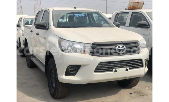 Buy Import Toyota Hilux White Car in Import - Dubai in Kailahun